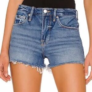 Good American Shorts in wash Indigo 156
